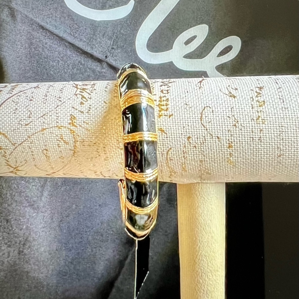 🌟Cookie Lee Shiny Black Enamel & Gold Tone Hinged Bangle - Picture 6 of 6